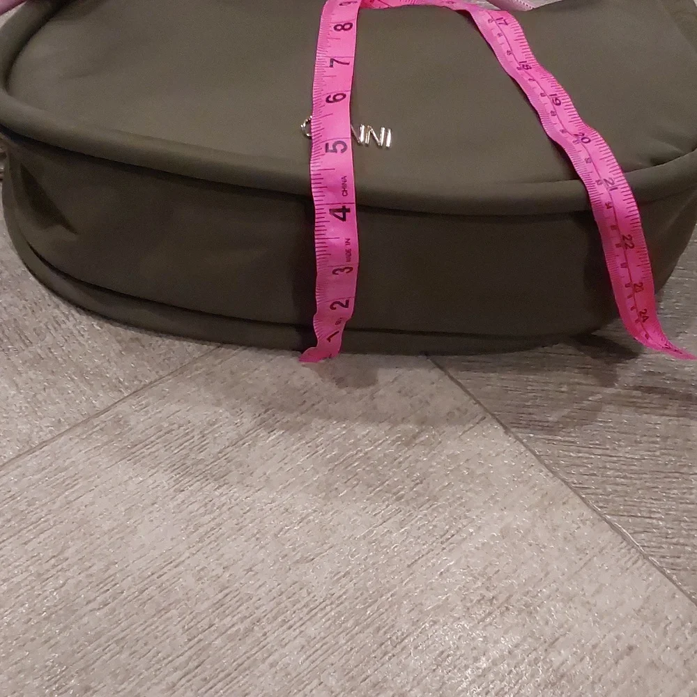 NWT GANNI Knot Hobo Bag in a kalamata green color contrasting pink Knot handle - Picture 6 of 13